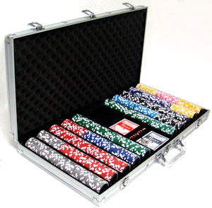 Las Vegas 14 Gram Clay Poker Chips in Aluminum Case - 750 Ct.